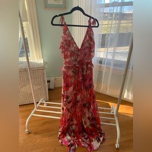 FLORAL MAXI DRESS WITH RUFFLE DETAIL. Perfect for weddings, prom, events